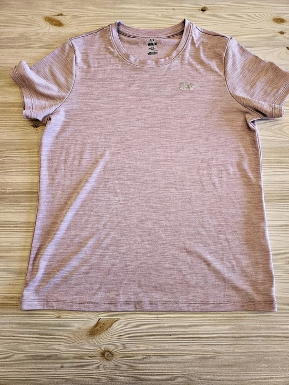 Under Armour Short Sleeve Athletic Shirt in Pink Size Medium